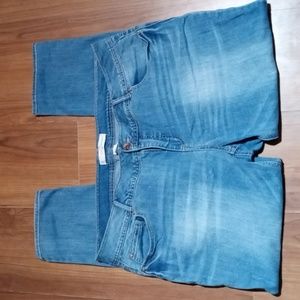EUC plus "1946 Denim" designer classic curvy denim jeans- light wash